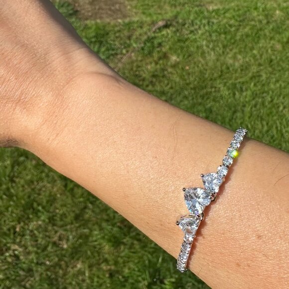 3 hearts Cubic Zirconia Tennis Bracelet Bridal CZ Link Bracelet, Diamond Color - Picture 2 of 7